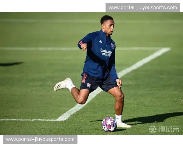 VAR复核后认定泰特拽发证据不足 富勒姆逃过极刑处罚 VAR复核后认定泰特拽发证据不足 富勒姆逃过极刑处罚